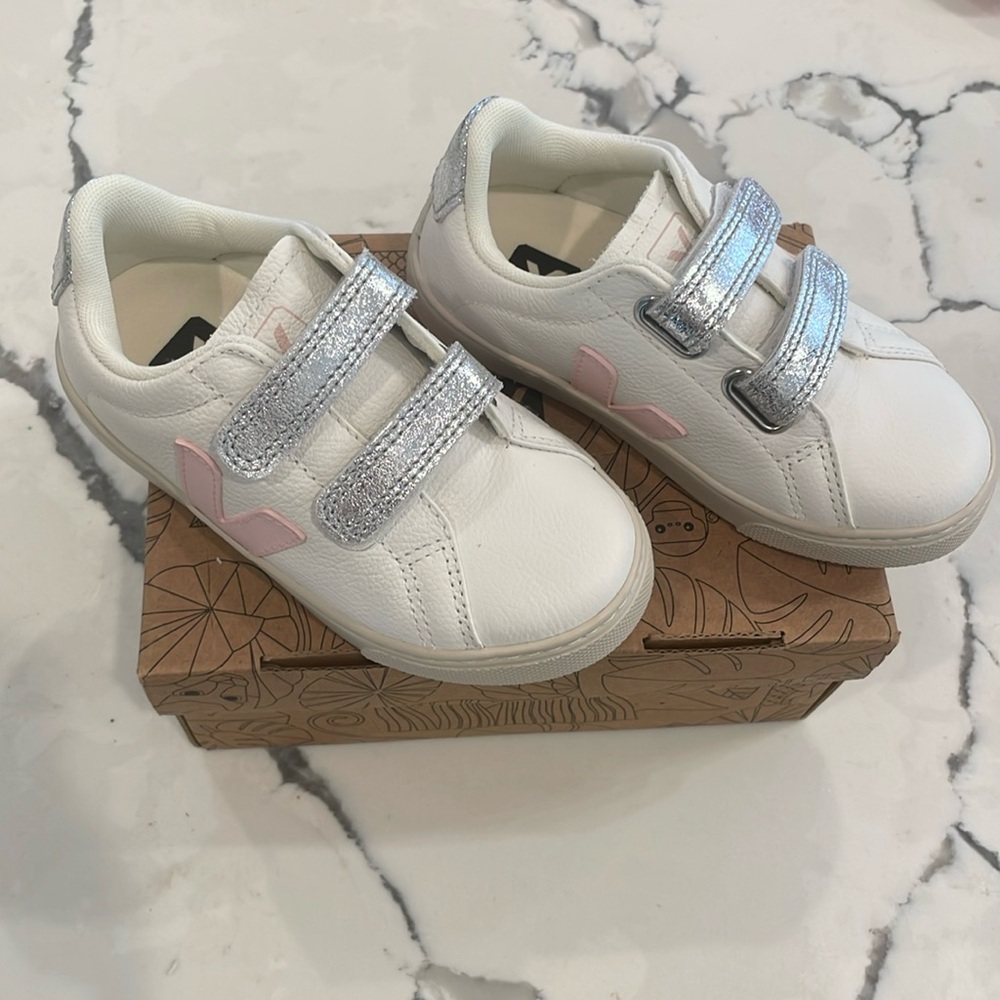 Veja toddler size 10 Esplar chromefree leather toddler shoes